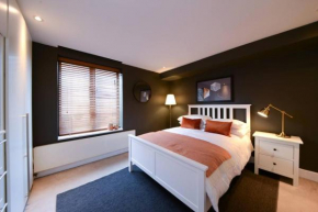Stylish & Comfortable 1-Bed Apartment - Munster Village, Fulham